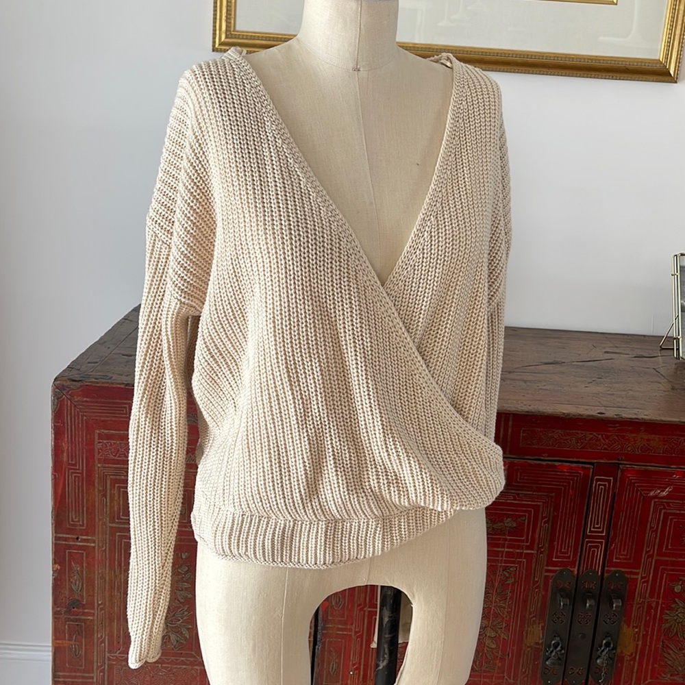 Deep V neck sweater Moon & Madison ivory